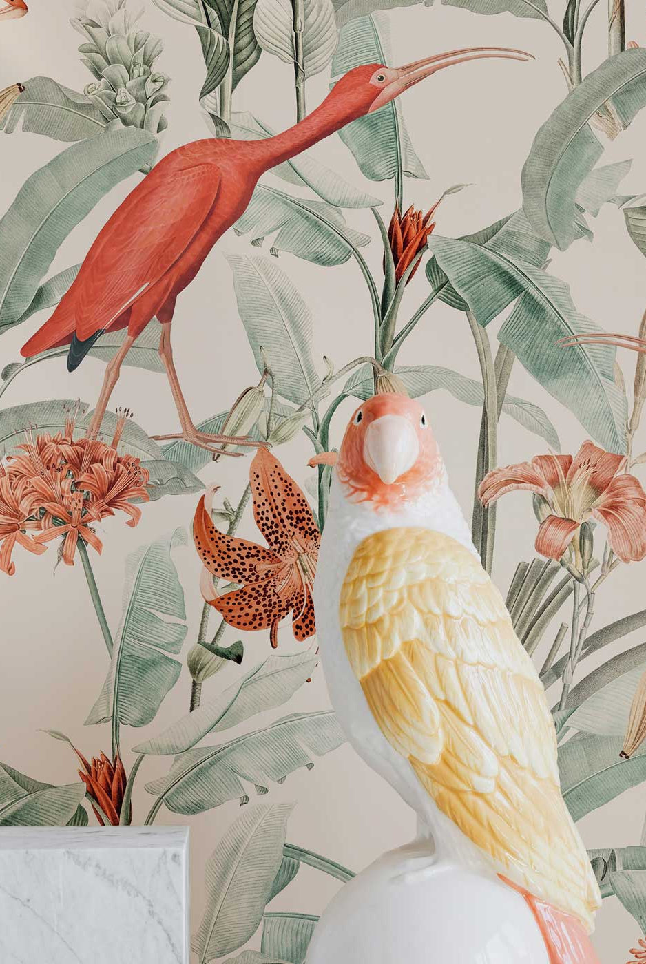 Ienes tropu sajūtu savās mājās ar šīm Latvijā ražotajām košajām pašlīmējošajām tapetēm no ManaTapete. Rīga ir mūsu tapešu galvaspilsēta!