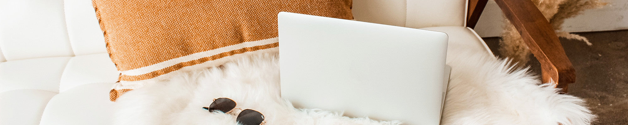 Kā visefektīvāk un gaumīgāk iekārtot mājas ofisu?