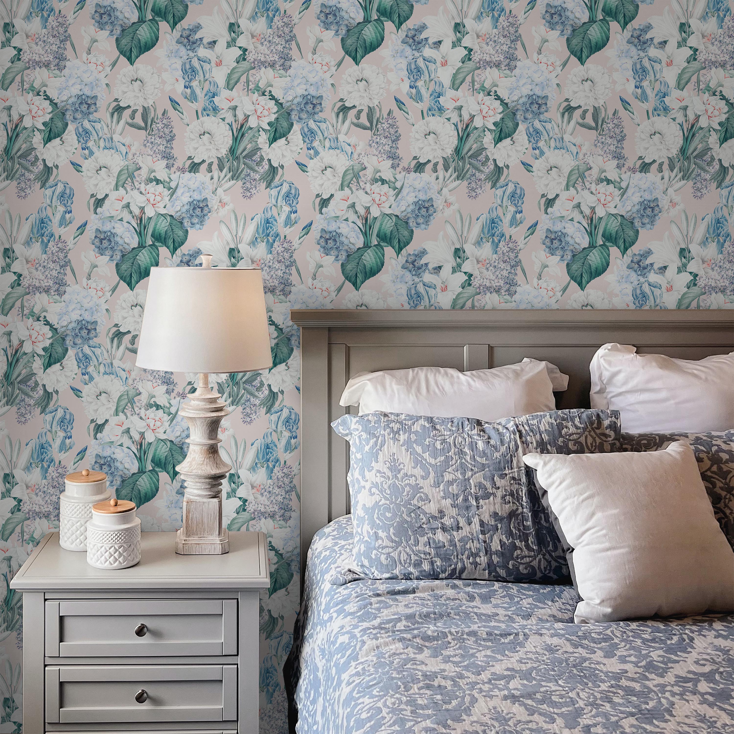 Ziedlapu Piens - tapešu dizains interjerā